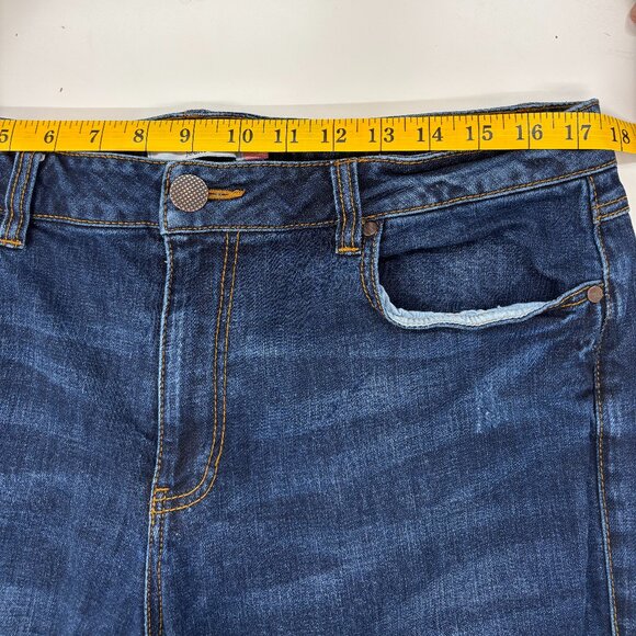 Cabi Jeans Women's True Boyfriend Size 12 Relaxed Denim Distressed - Picture 7 of 10